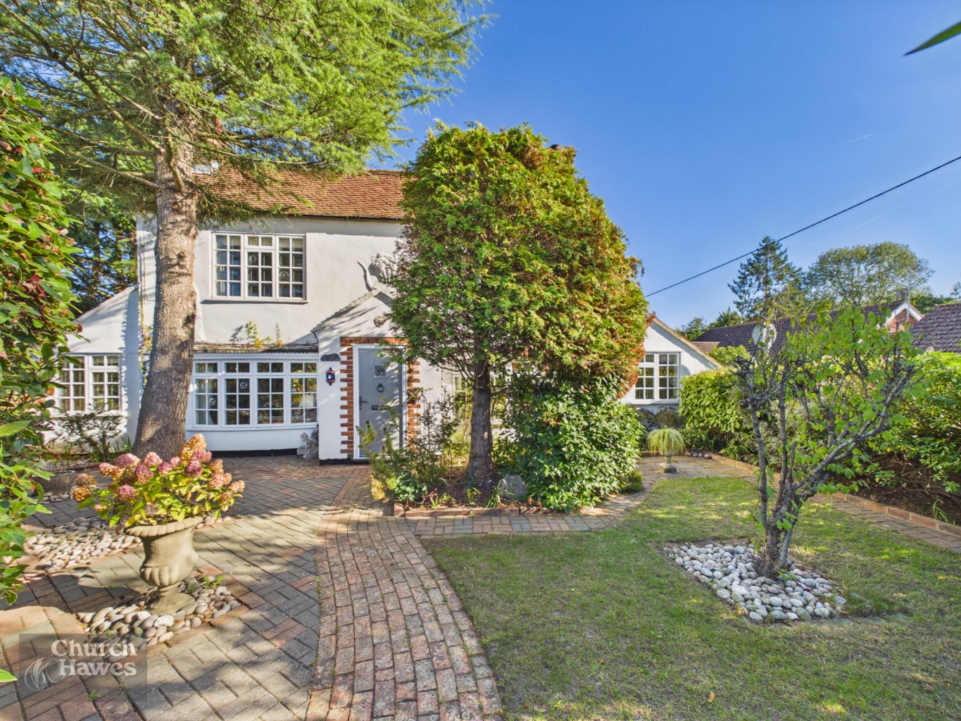 Delightful DETACHED THREE BEROOM CHARACTER COTTAGE brimming with a WEALTH OF CHARM & CHARACTER!