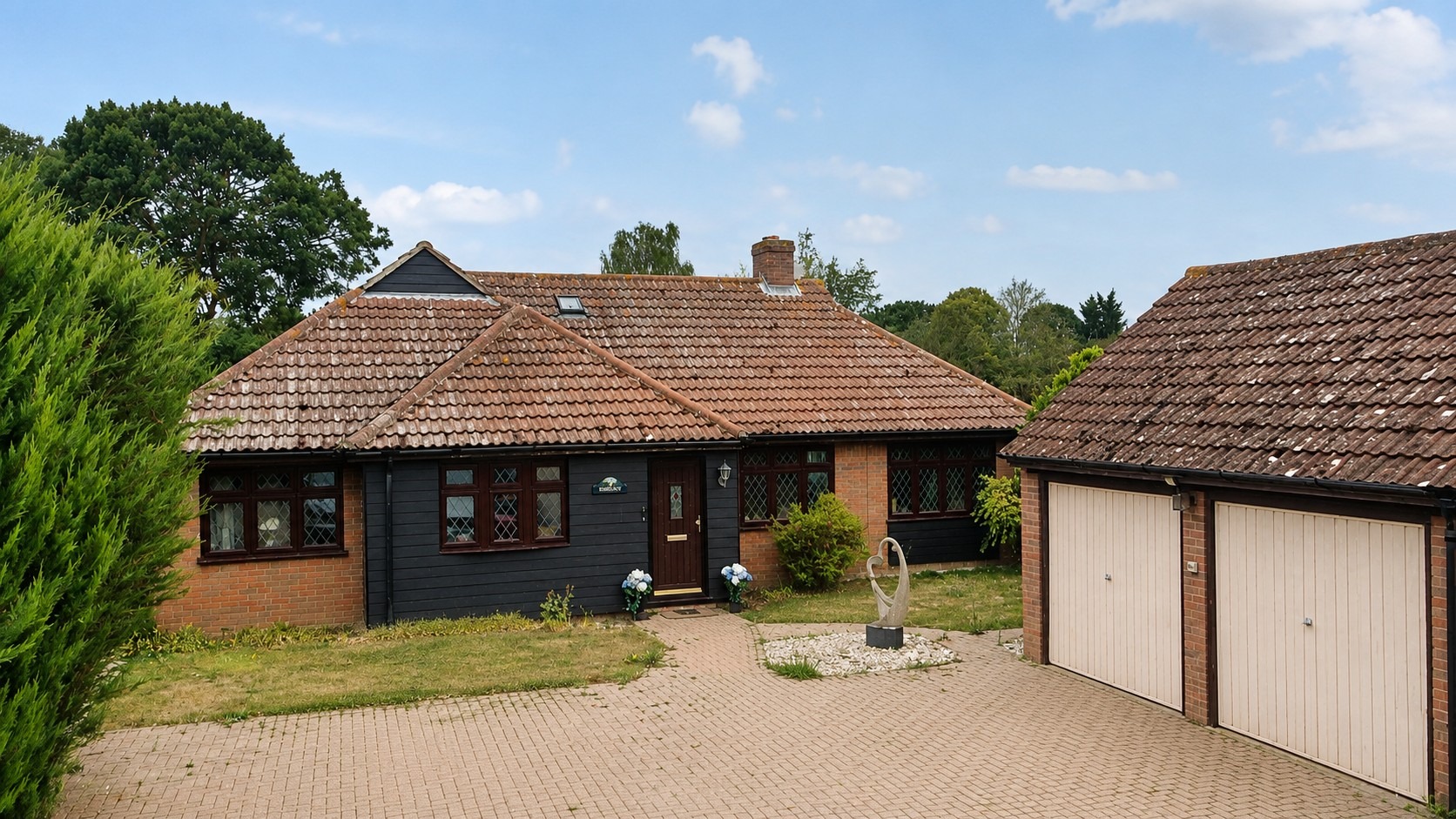 A well presented, three bedroom detached bungalow with double garage