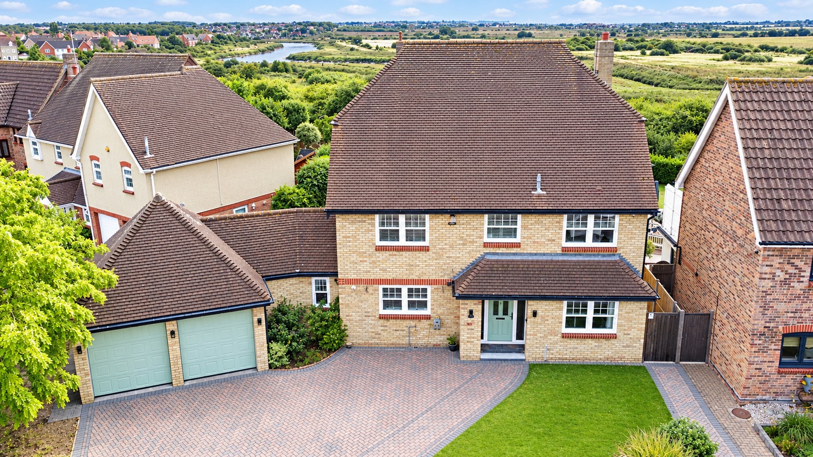 A Stunning 5 Bedroom Detached Home!