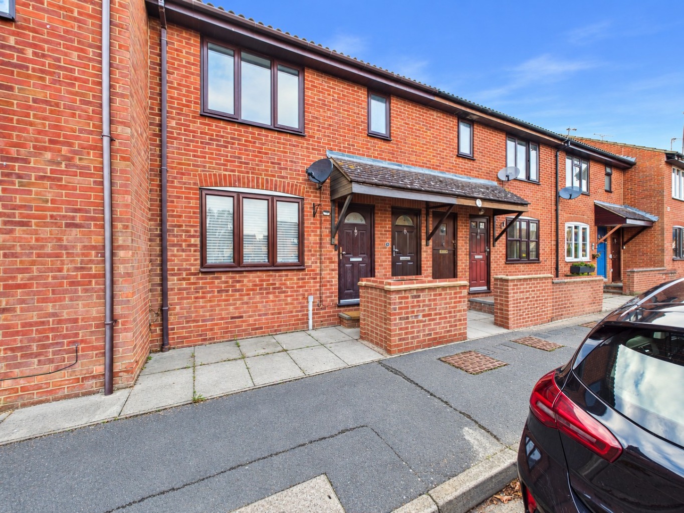 OFFERED FOR SALE WITH NO ONWARD CHAIN & WITH IMPRESSIVE VIEWS TO THE REAR ASPECT!