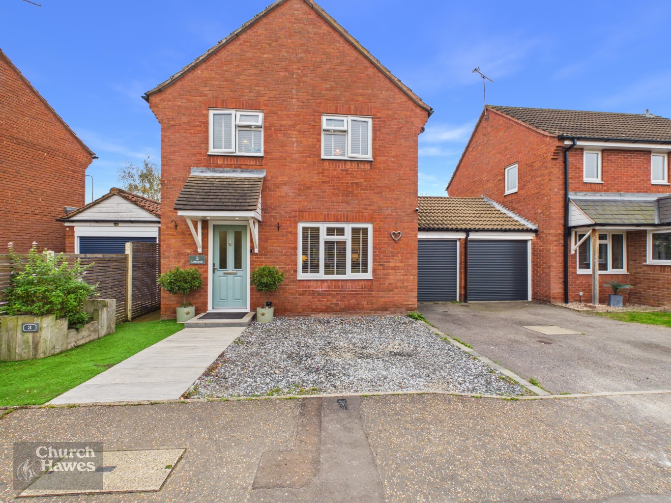 Beautiful Three Bedroom Link Detached House!