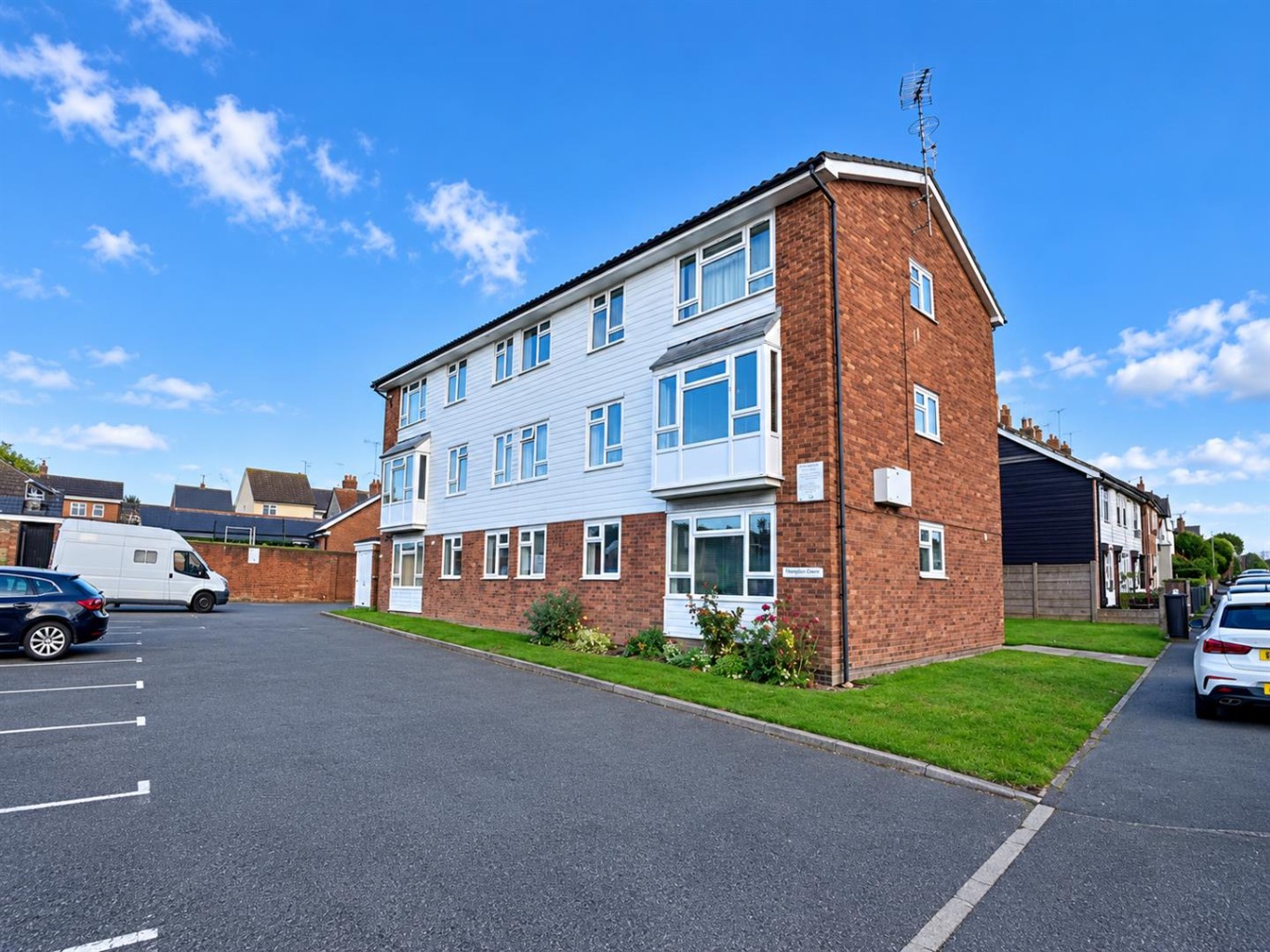 No Onward Chain - Two bedroom ground floor apartment in central location