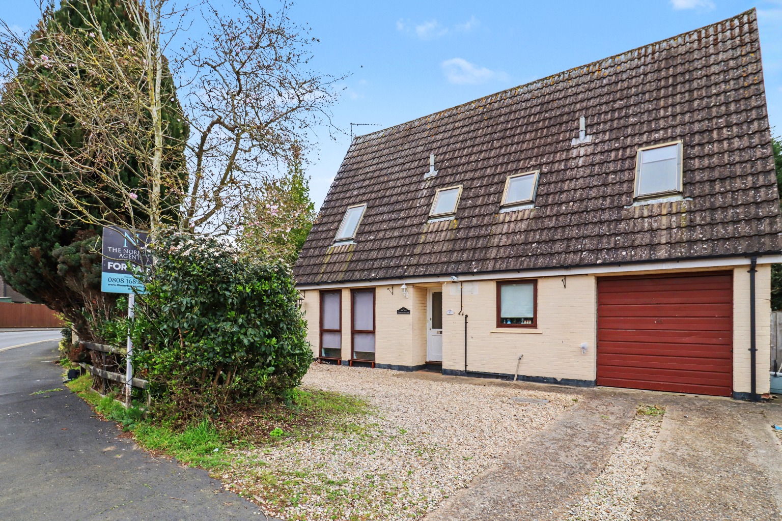 A Spacious Three Bedroom Detached Family Home Located In The Desirable Area Of Springwood.