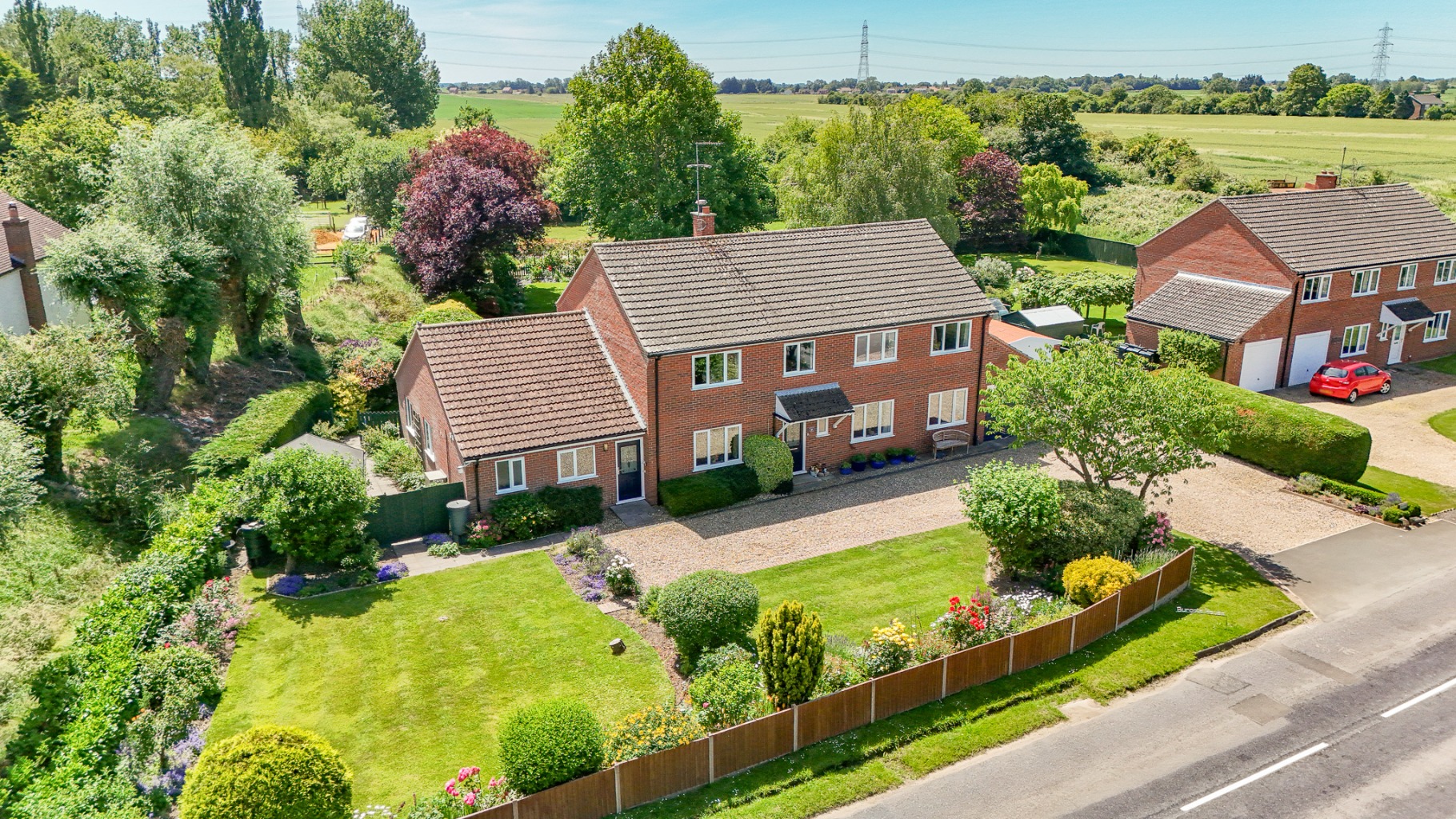 Substantial Five-Bedroom Family Home with Adjoining One-Bedroom Annexe