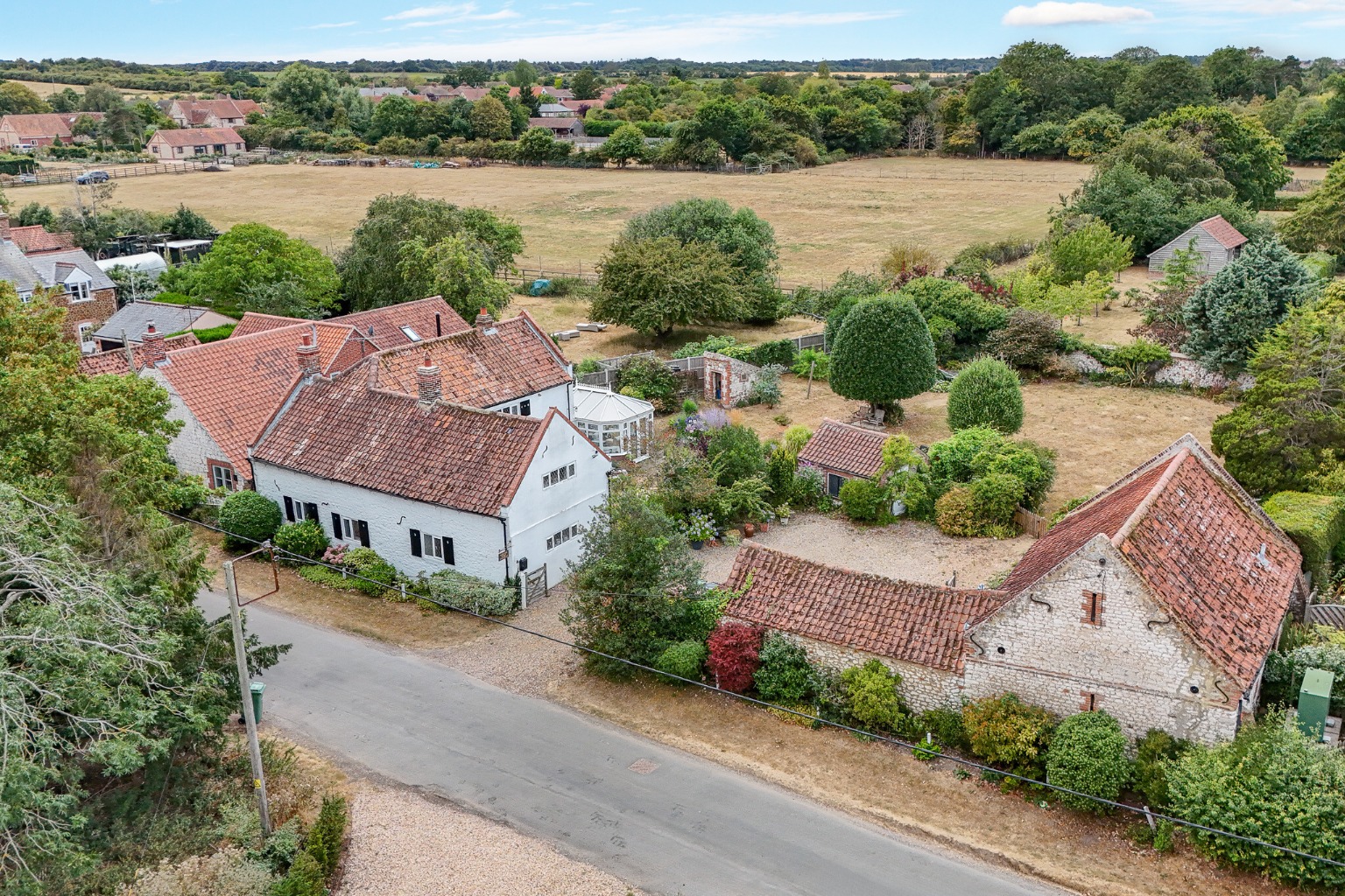 A SUBSTANTIAL CHARACTER HOME WITH SELF-CONTAINED TWO-BEDROOM ANNEXE
