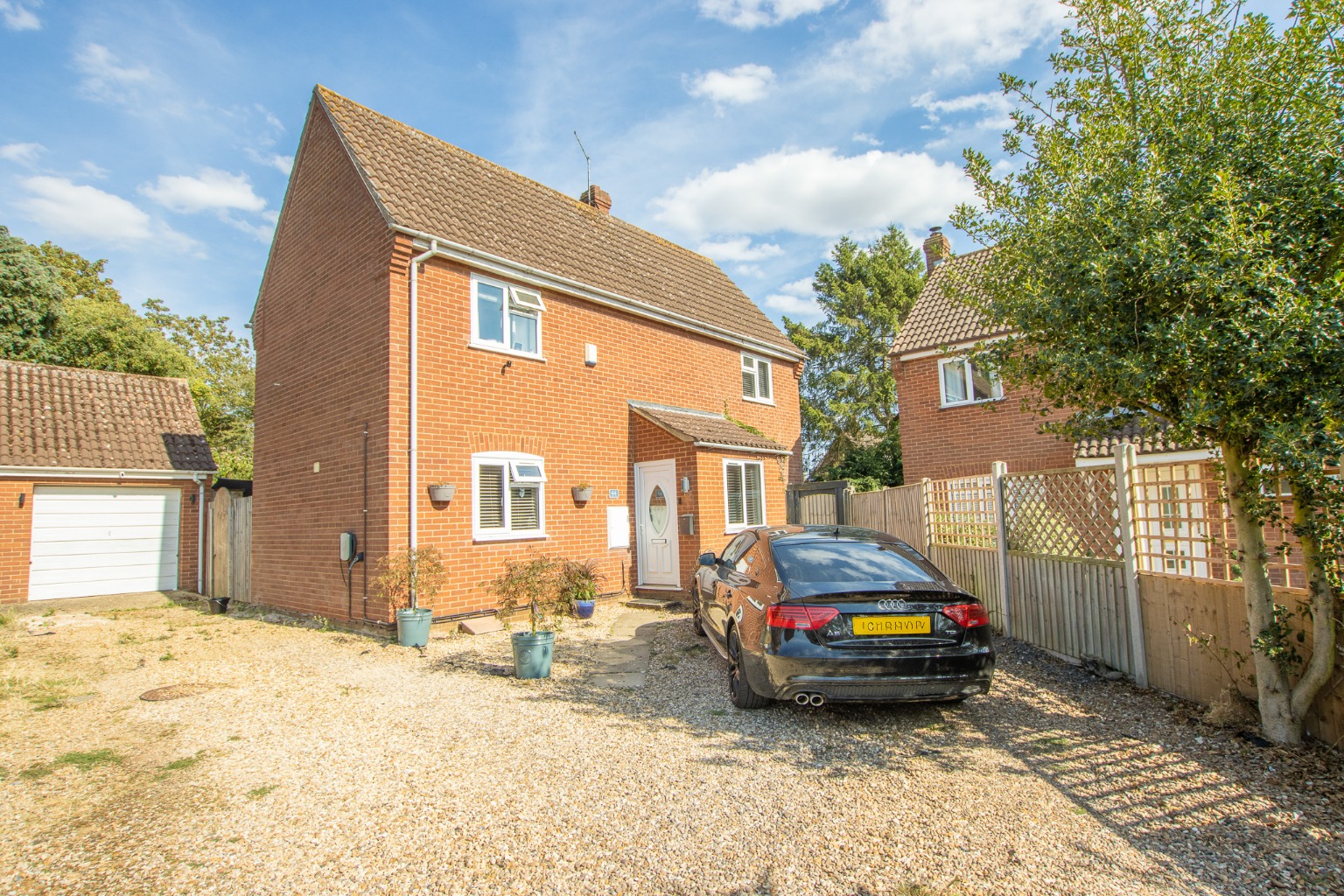 Detached Three-Bedroom Family Home with Garage