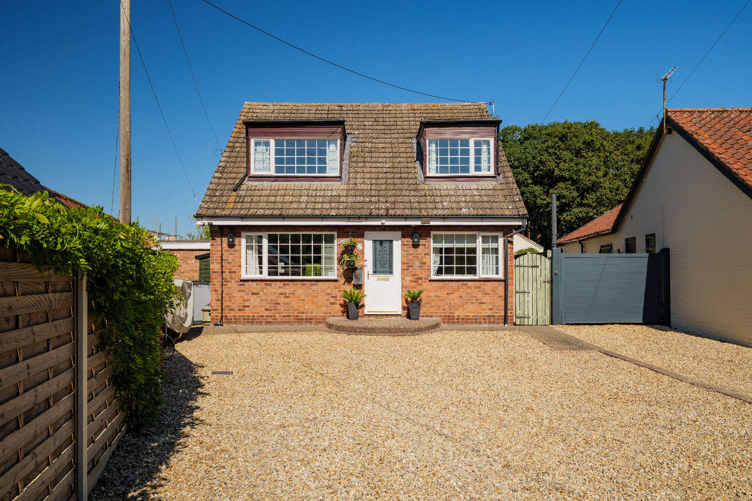 Perfectly positioned four bedroom detached chalet, situated within the popular village of Beetley.