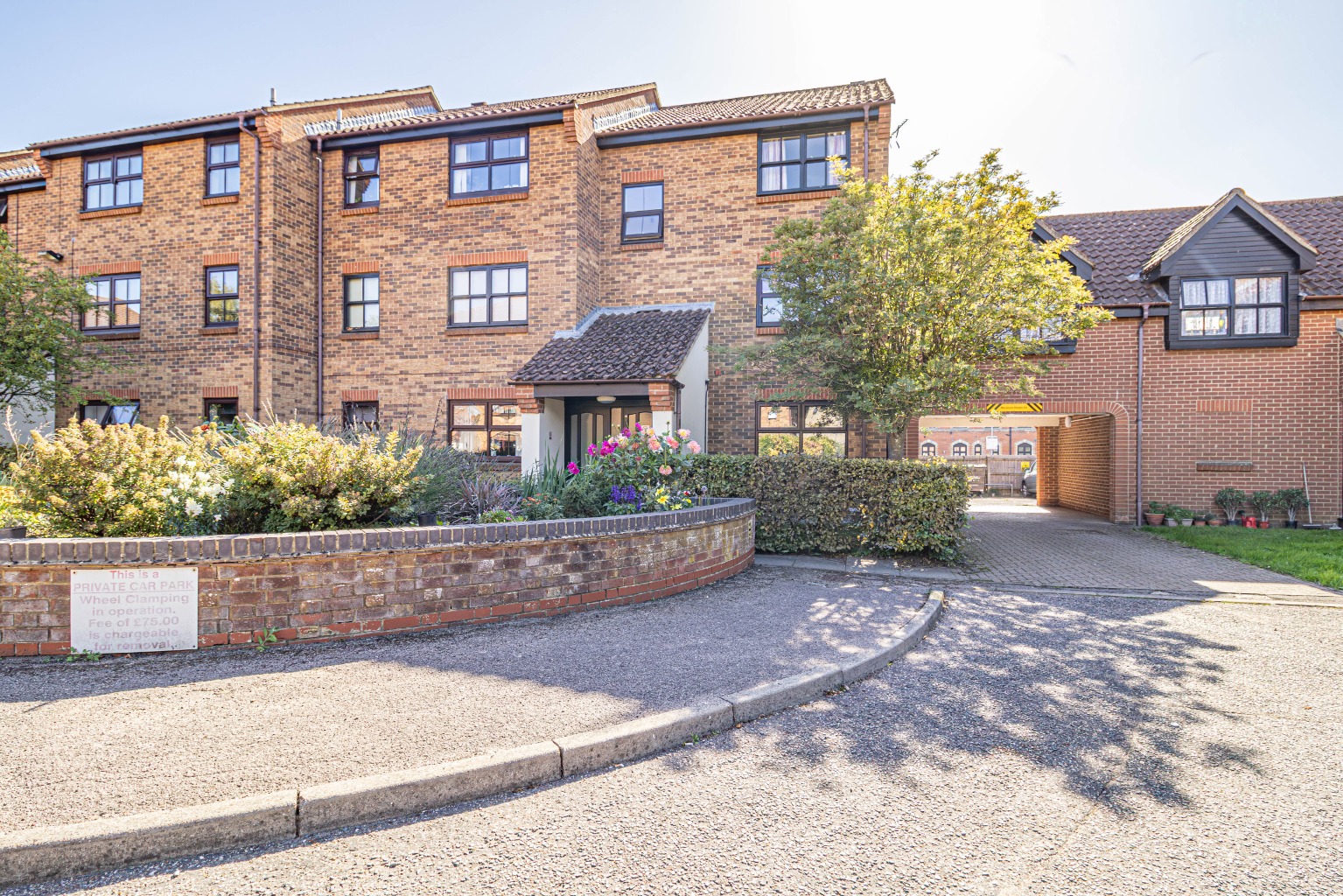 Two Bedroom Flat With No Onward Chain