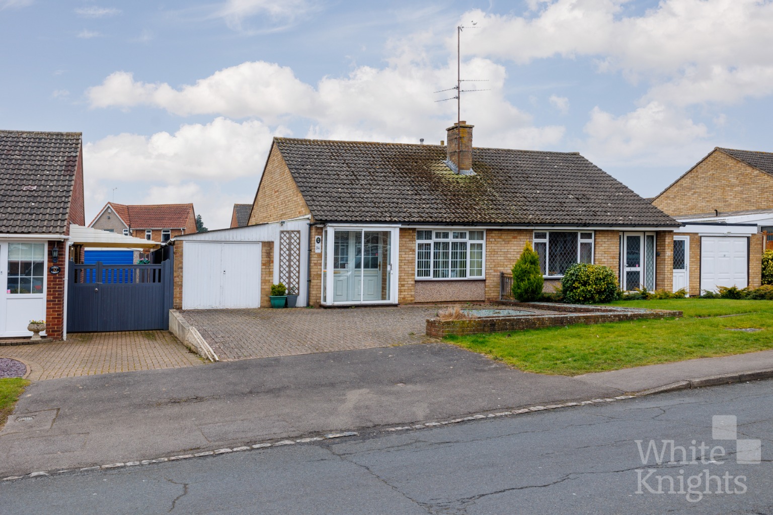 Fosters Lane, Woodley, Reading, Berkshire, RG5 4HH