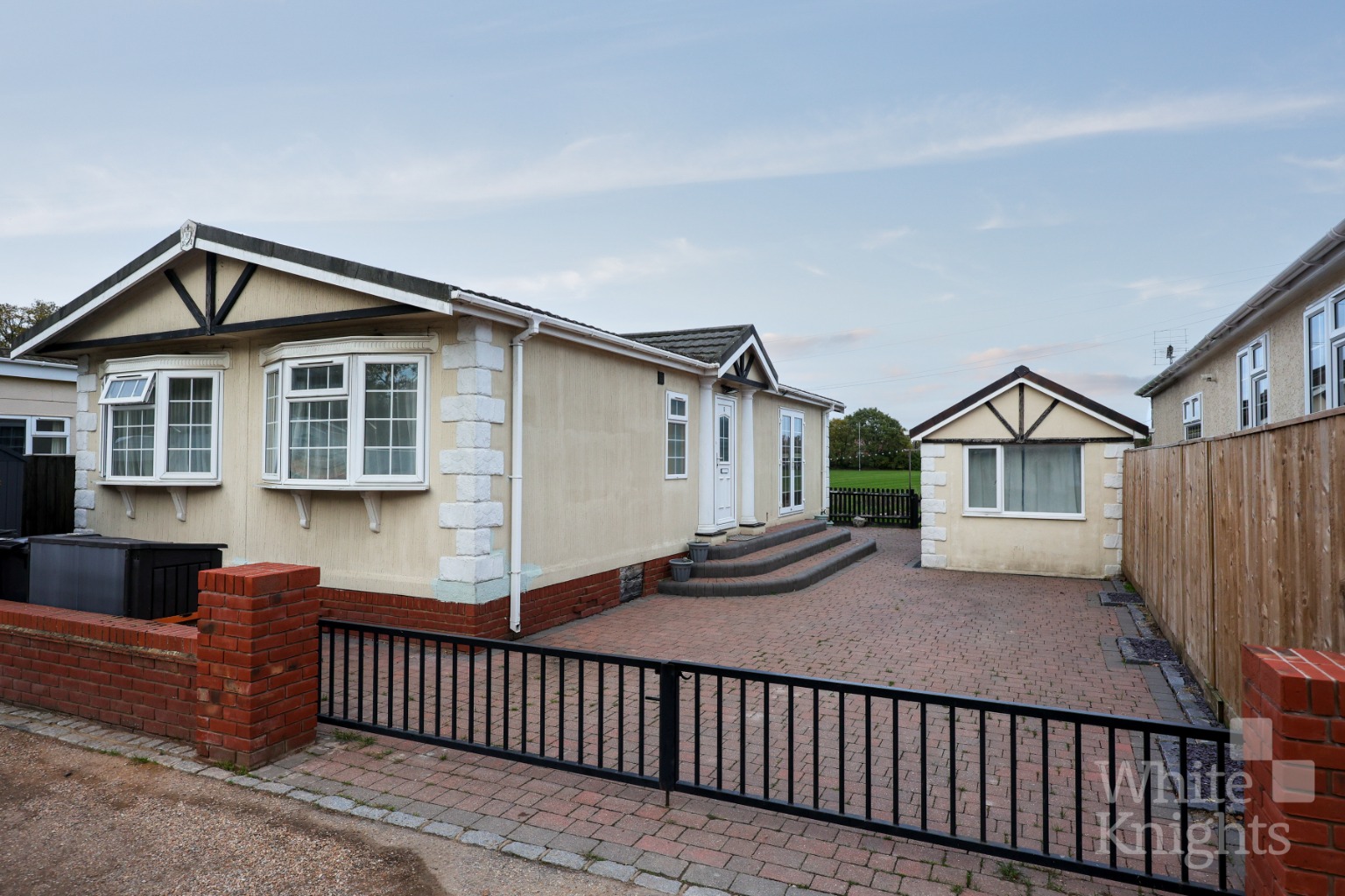 Fairfield Park, West End Road, Mortimer Common, Reading, Berkshire, RG7 3TW