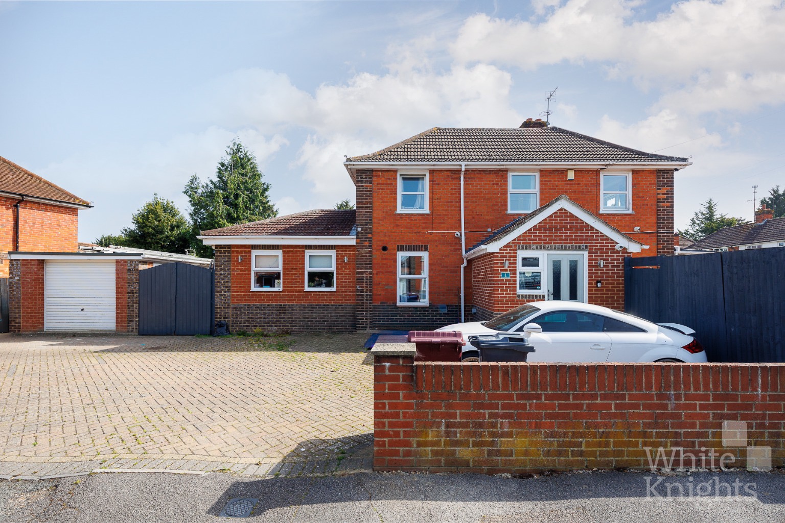 Landrake Crescent, Reading, Berkshire, RG2 8AJ