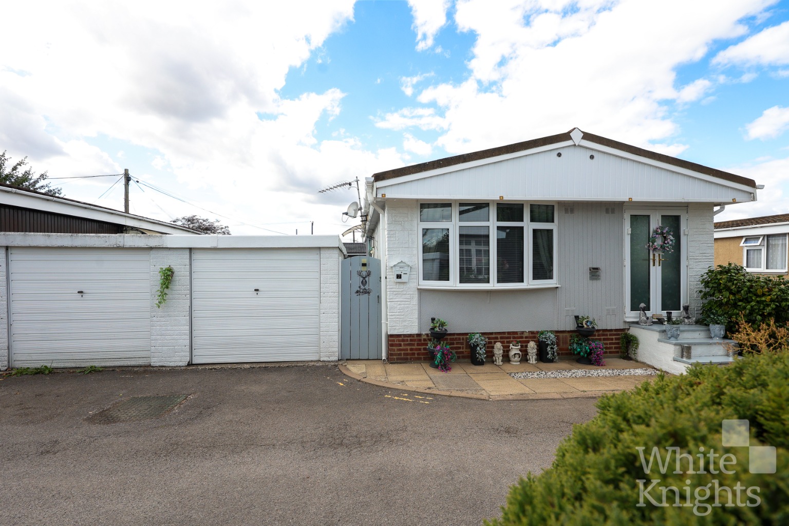 Mere Oak Park, Three Mile Cross, Reading, Berkshire, RG7 1NR