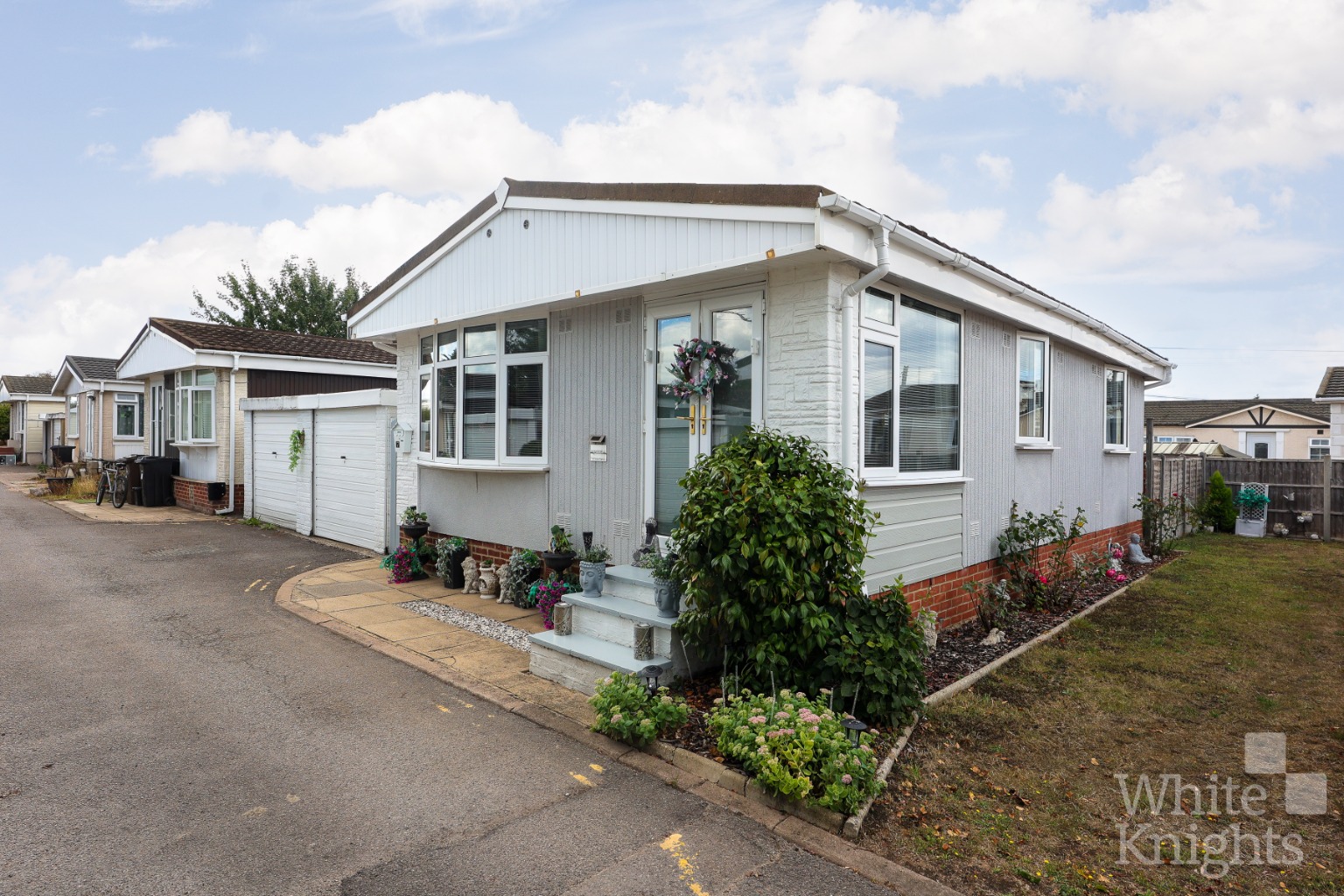 Mere Oak Park, Three Mile Cross, Reading, Berkshire, RG7 1NR