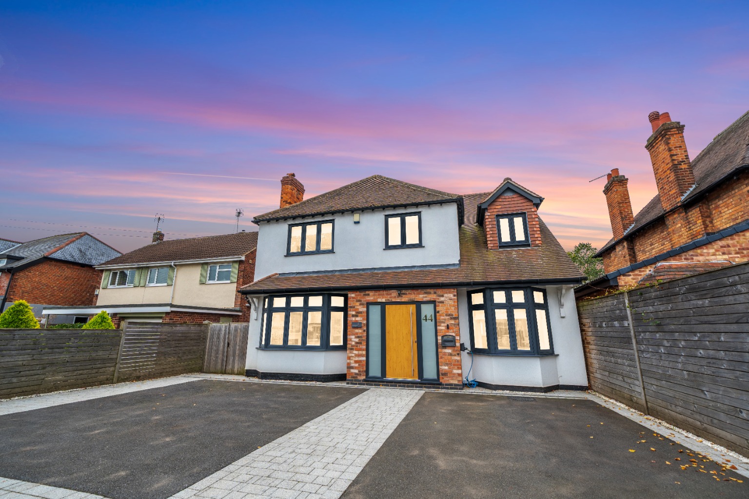 Spacious detached family home 4 mins walk from The Avenue with excellent school catchment Spacious detached family home 4 mins walk from The Avenue with excellent school catchment