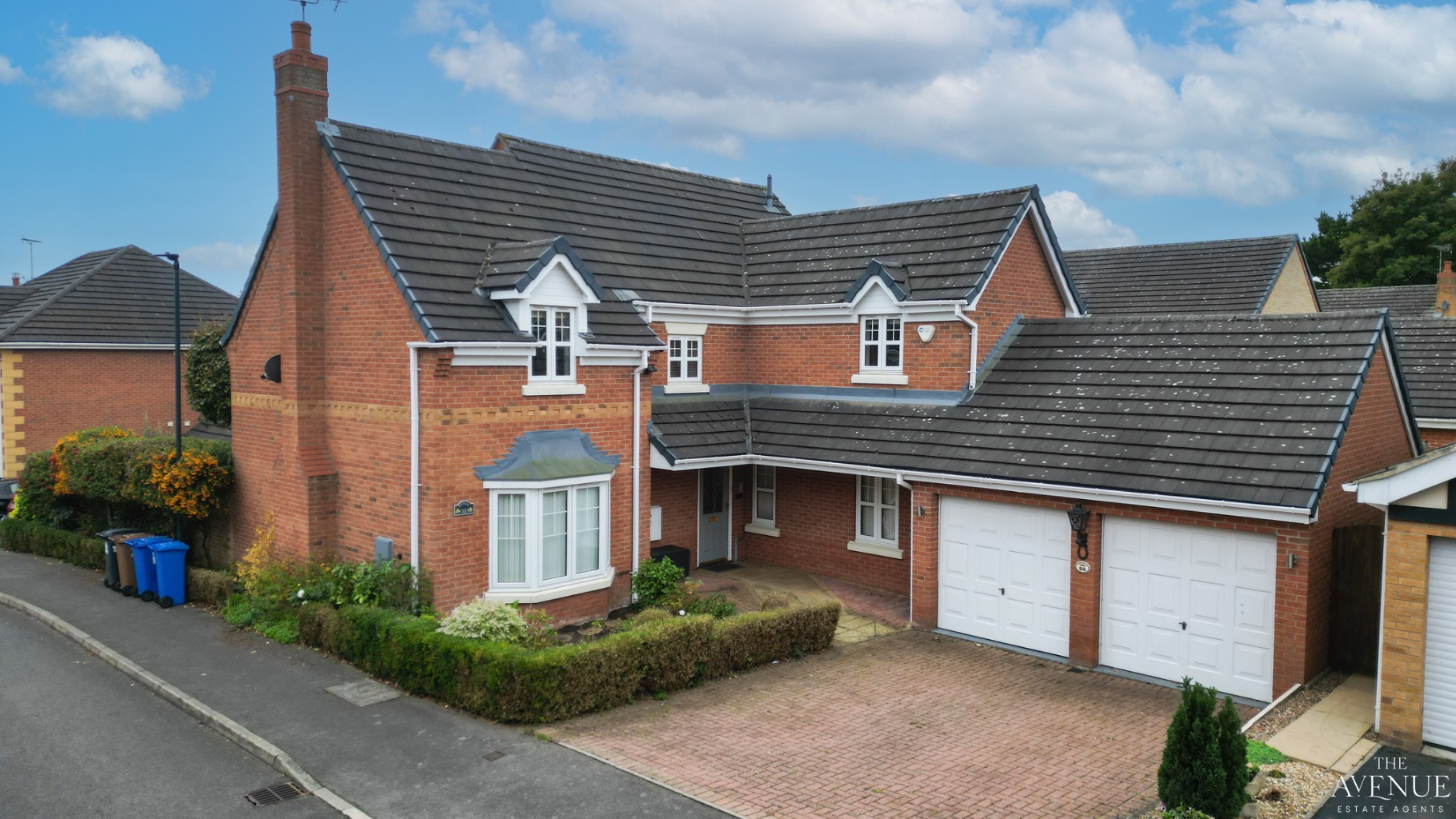 4-Bed Detached with Huge Potential in Prime Location 4-Bed Detached with Huge Potential in Prime Location