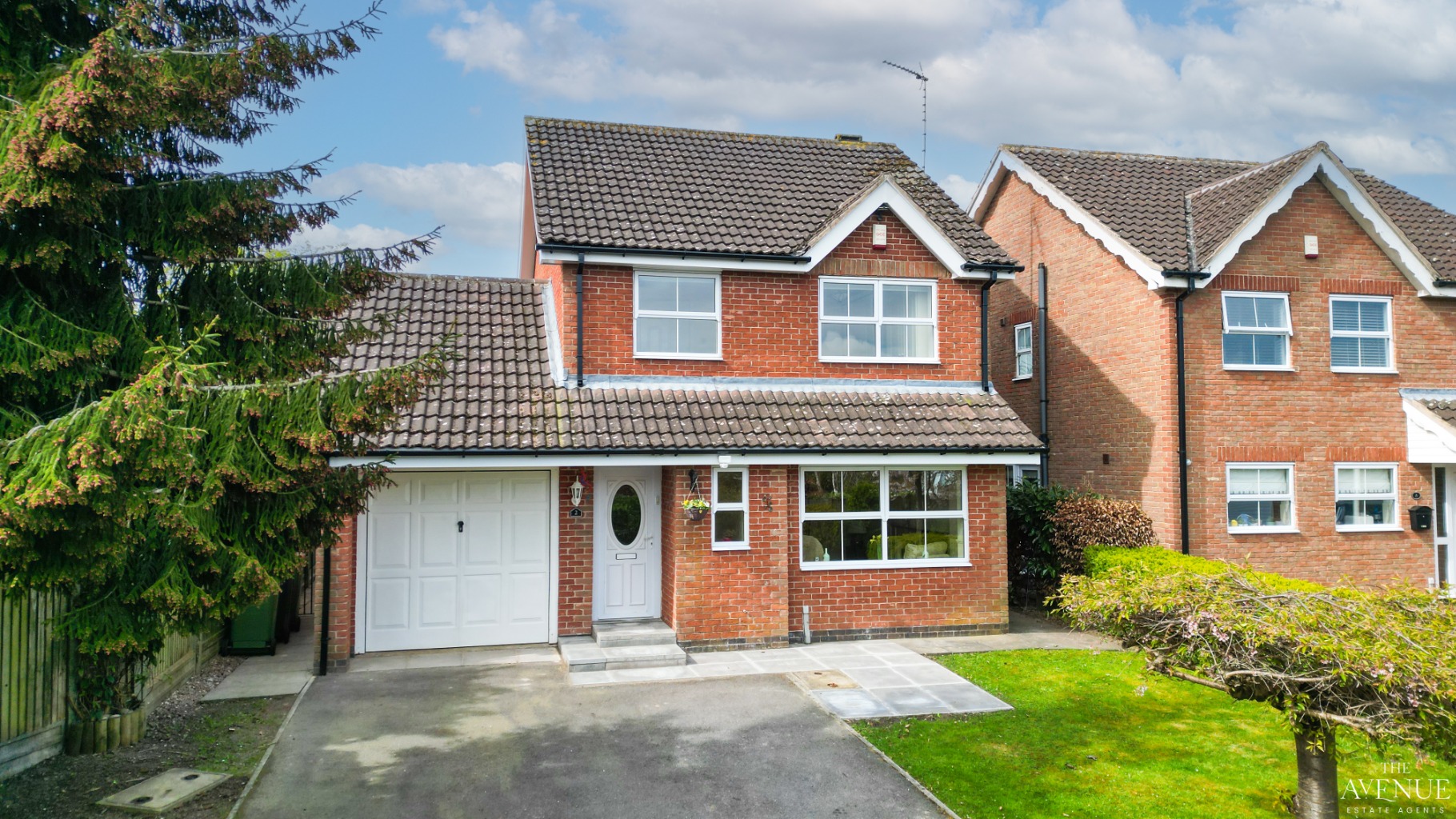 Lovely 3-Bed Detached Home in Swanwick With No Onward Chain