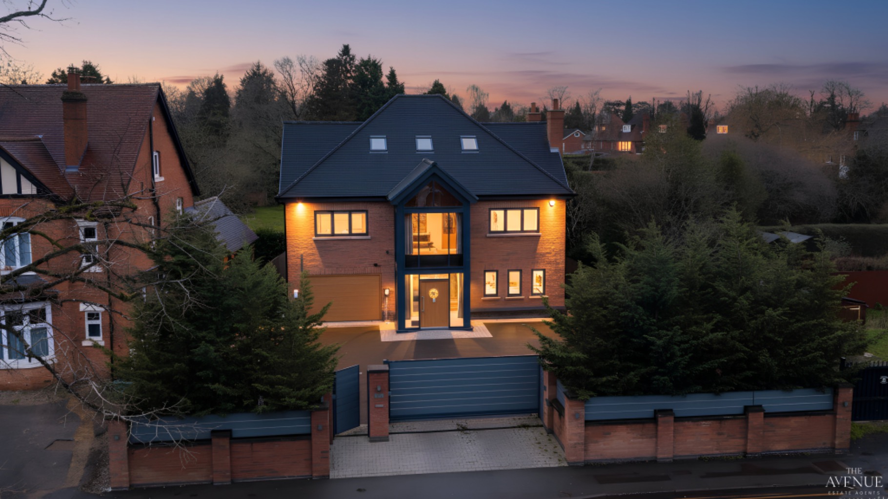 Exceptional contemporary home in Solihull with luxury finishes, smart tech and spacious living.