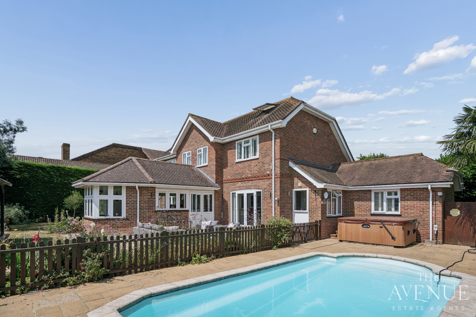 Welcome to Knappswood Lodge, Upper Basildon, Berkshire.