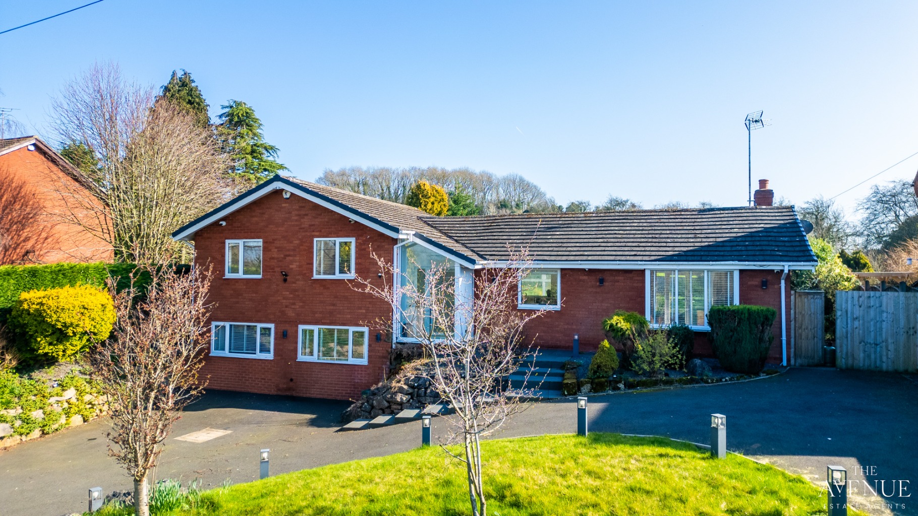 Stunning Village Position overlooking Fields to both the Front and Rear Elevations.  "NO CHAIN"