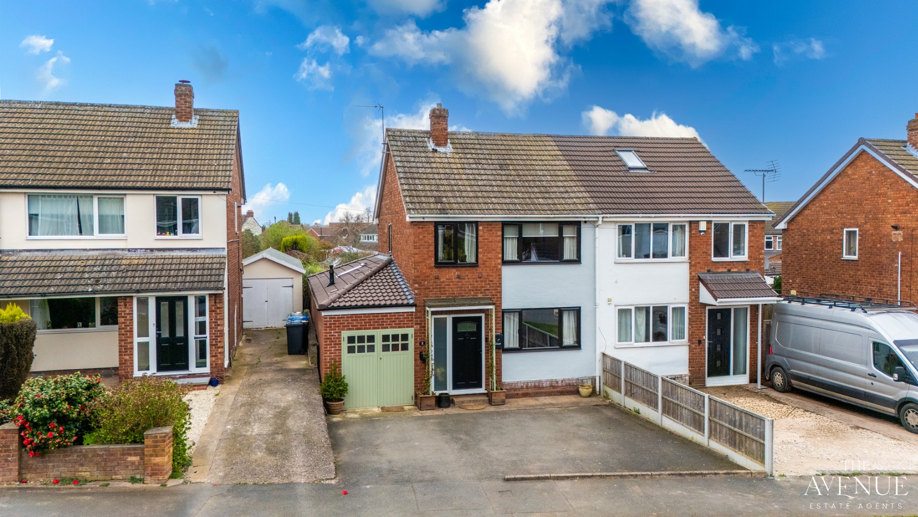 ** A Stunning Extended Family Home ** Showpiece Kitchen/Diner ** High-Spec Finish Throughout **