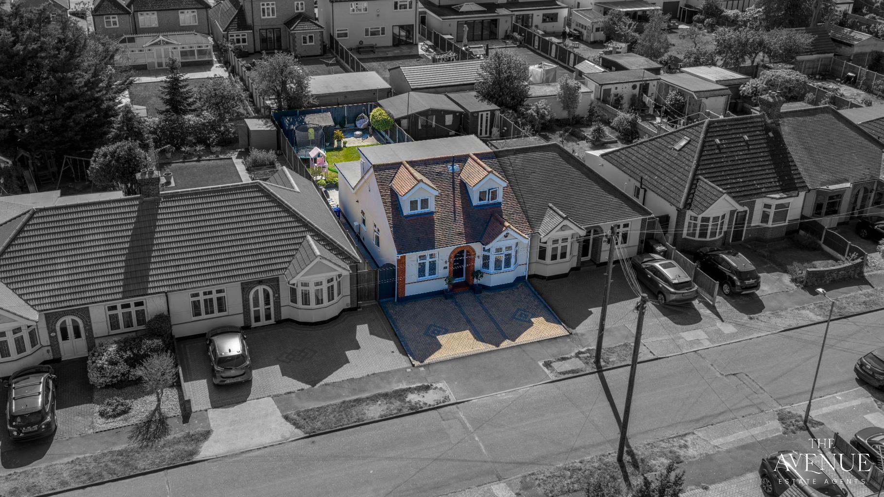 Impeccably Presented Three Bedroom Semi-Detached Chalet in Woodside
