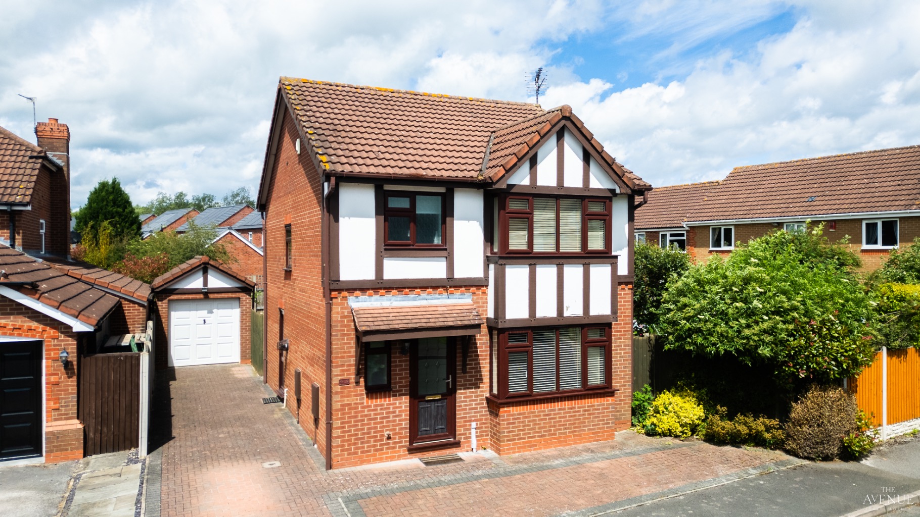 Spacious Three Bedroom Detached Home For Sale with No Upward Chain