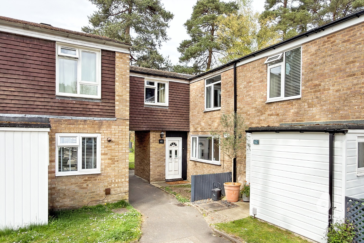 Two-bed end terrace with garage, a bonus study & garden in a quiet, leafy location near amenities.