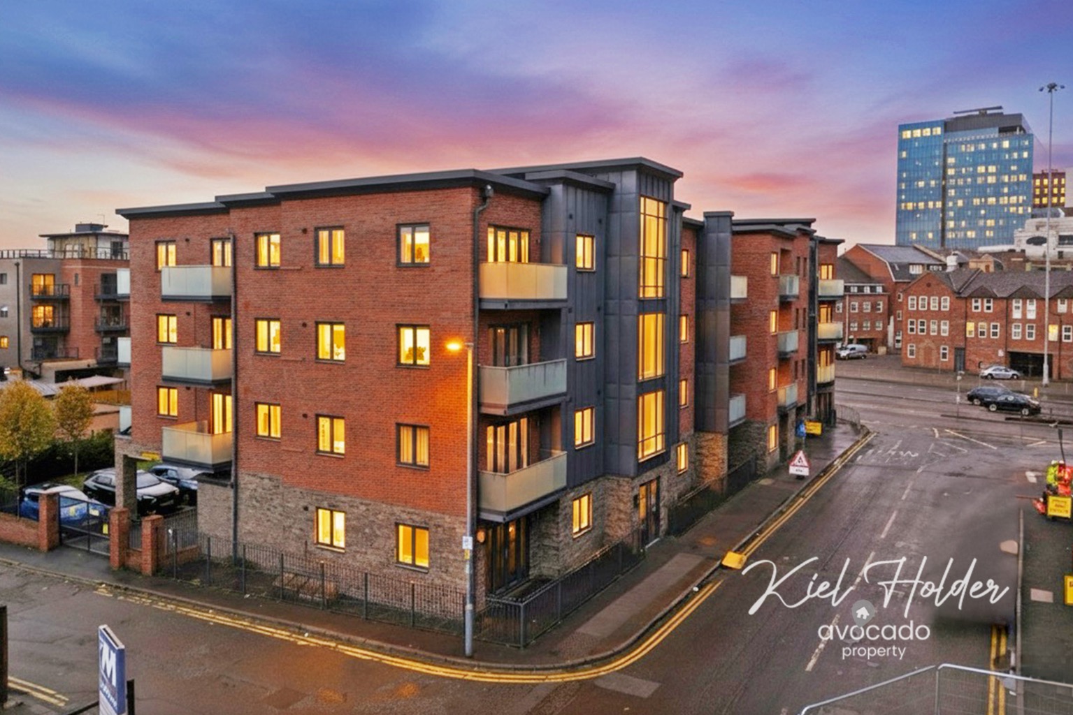 Modern Top Floor Apartment with Balcony, Gated Parking and Crossrail Access