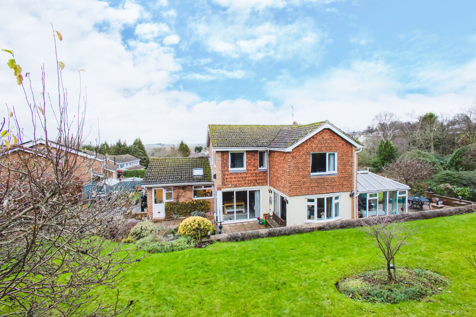 Beautiful Family Home in Blunsdon with Field Views, Huge Garden & Rare Cul-de-Sac Setting