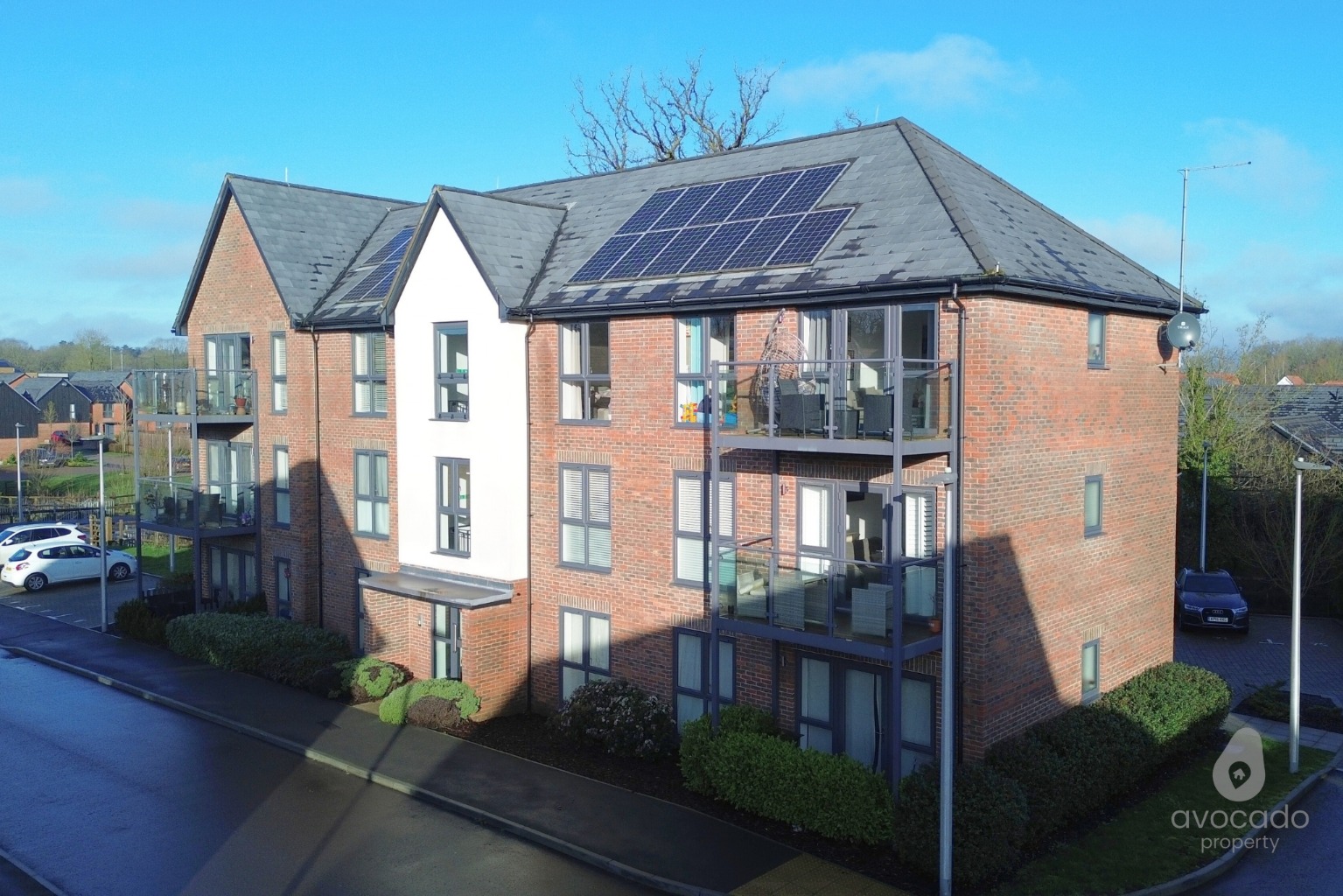 Top-floor apartment built in 2021 with two double-bedrooms, en-suite and a south-facing balcony!