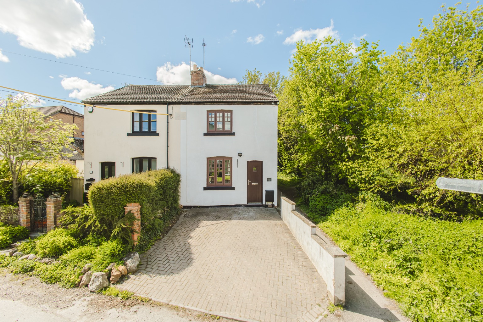 A stunning Wanborough cottage with parking, character, and countryside on your doorstep