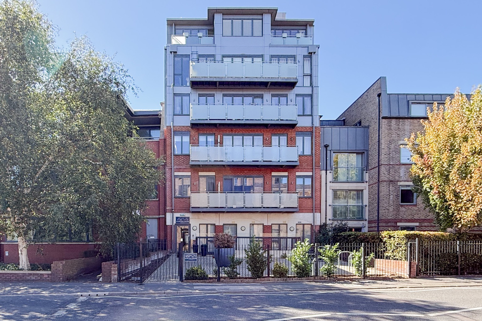 A beautiful two bedroom basement apartment on the edge of Maidenhead town with allocated parking