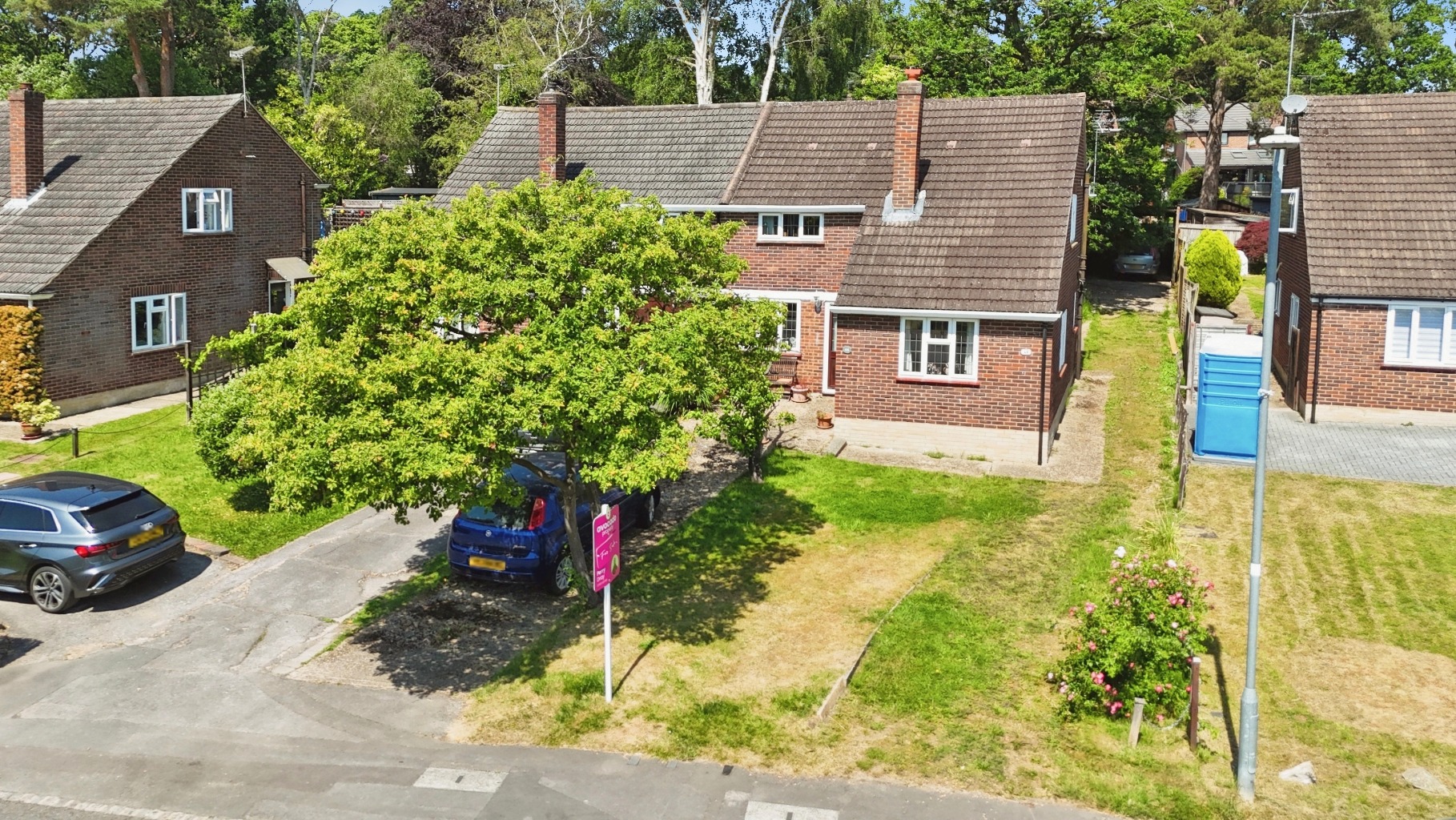 Charming 3-Bed Ascot Home: Potential & No Onward Chain