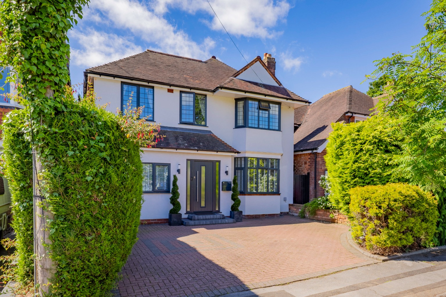 4/5 Bedroom Detached Home with Stunning Open-Plan Kitchen