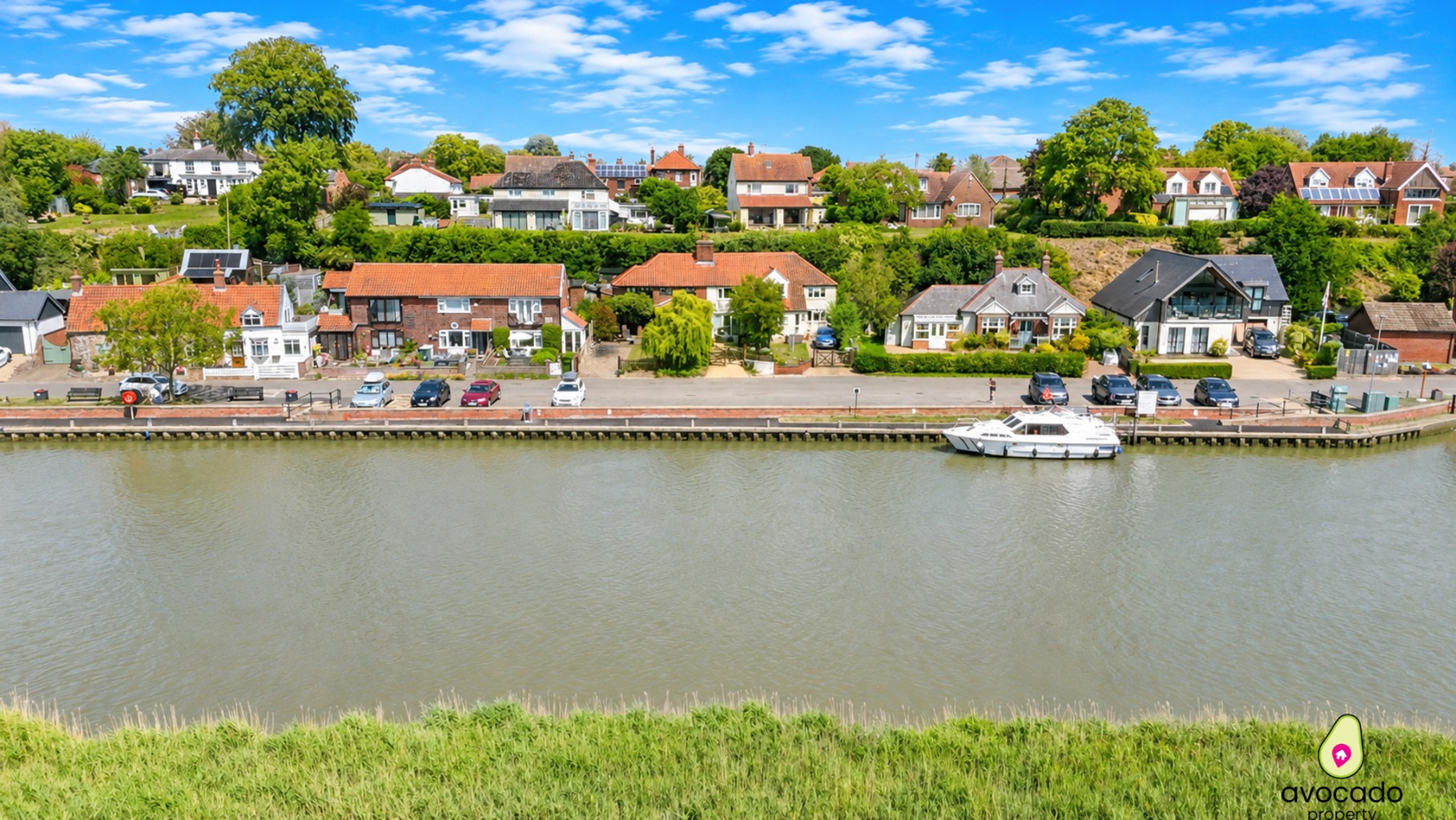 Waterside Cottage With River Views, Spacious Open Plan Living & No Onward Chain
