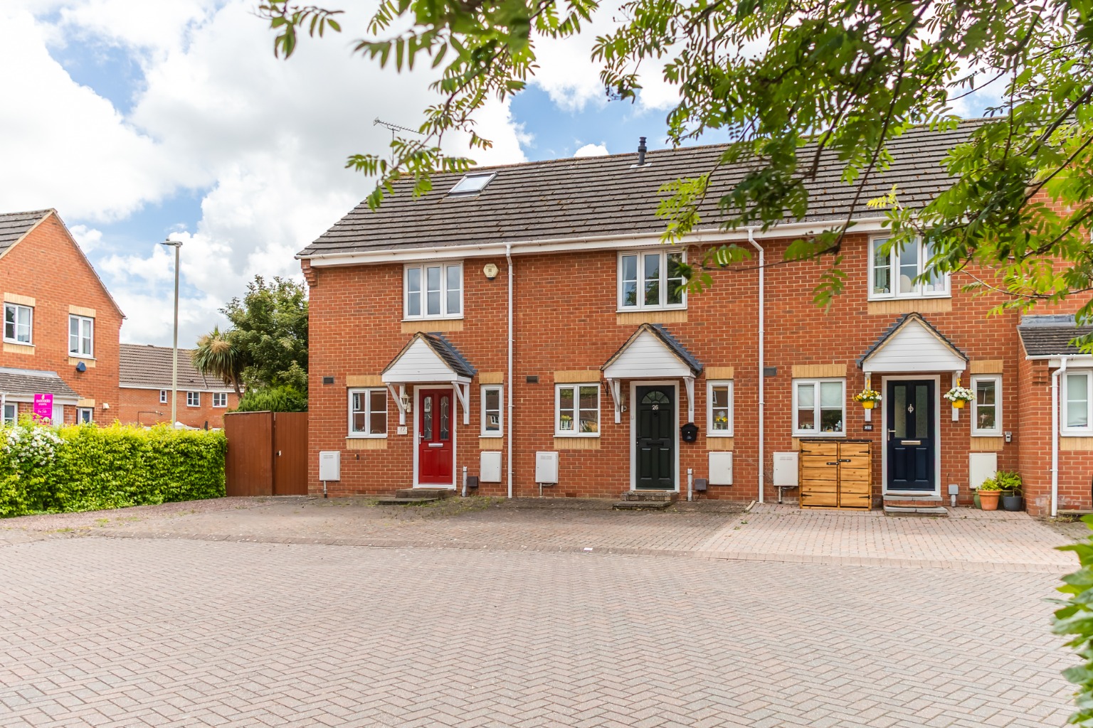 STUNNING TWO BEDROOM HOME, LOCATED IN A HIGHLY SOUGHT AFTER AREA WITHIN STRATTON - PARKING - GARDEN