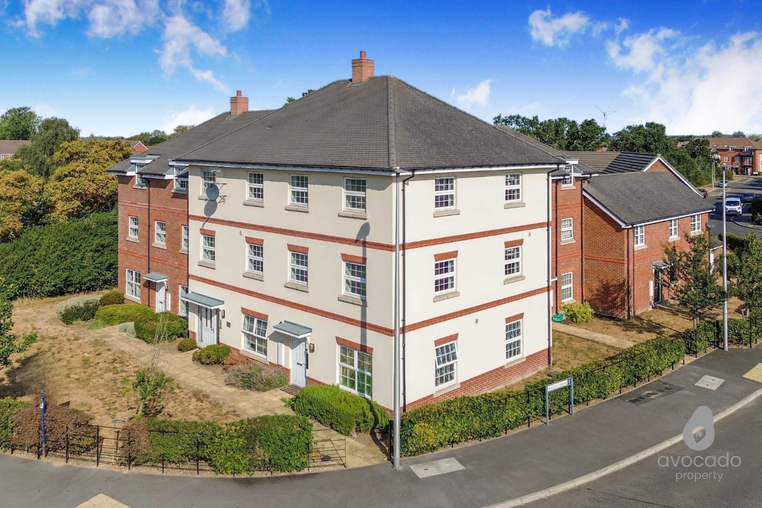 Modern apartment surrounded in green spaces close to Reading and Wokingham