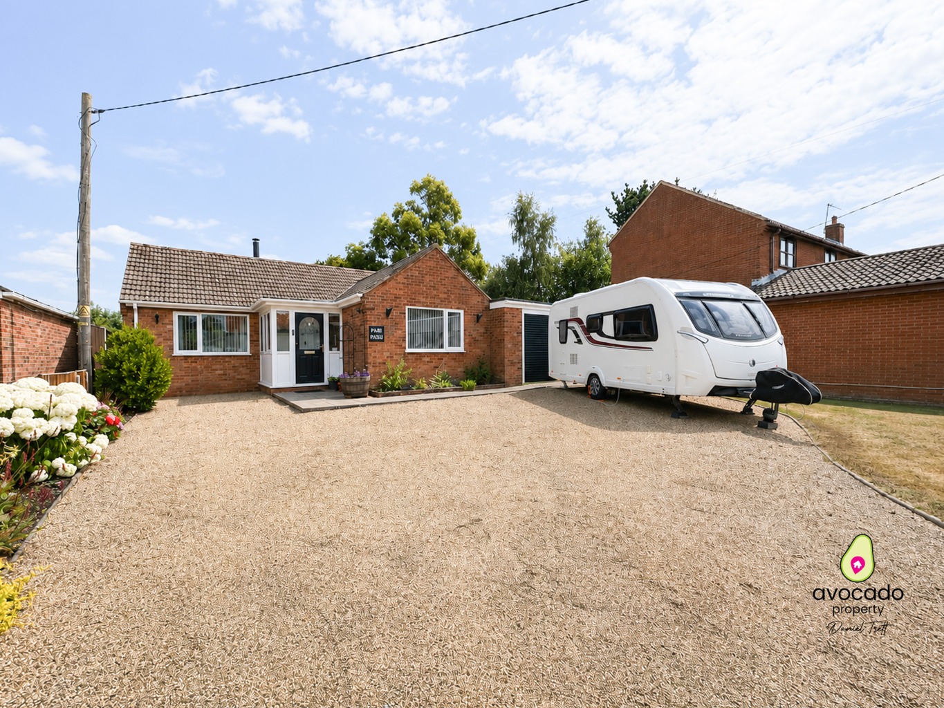 Stunning Detached Bungalow on a Generous Plot – Beautifully Renovated with Countryside Surroundings