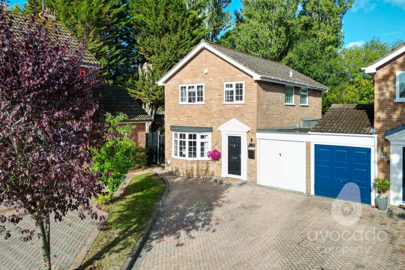 A spacious four bed link-detached family home, peacefully tucked away in a desirable cul-de-sac.