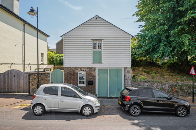 UNIQUE DETACHED COACH HOUSE WITH VAULTED CEILINGS