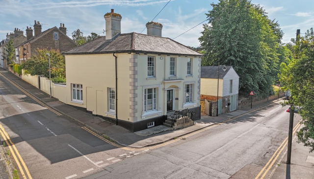 GRADE II FORMER PUBLIC HOUSE WITH PERIOD CHARM AND POTENTIAL