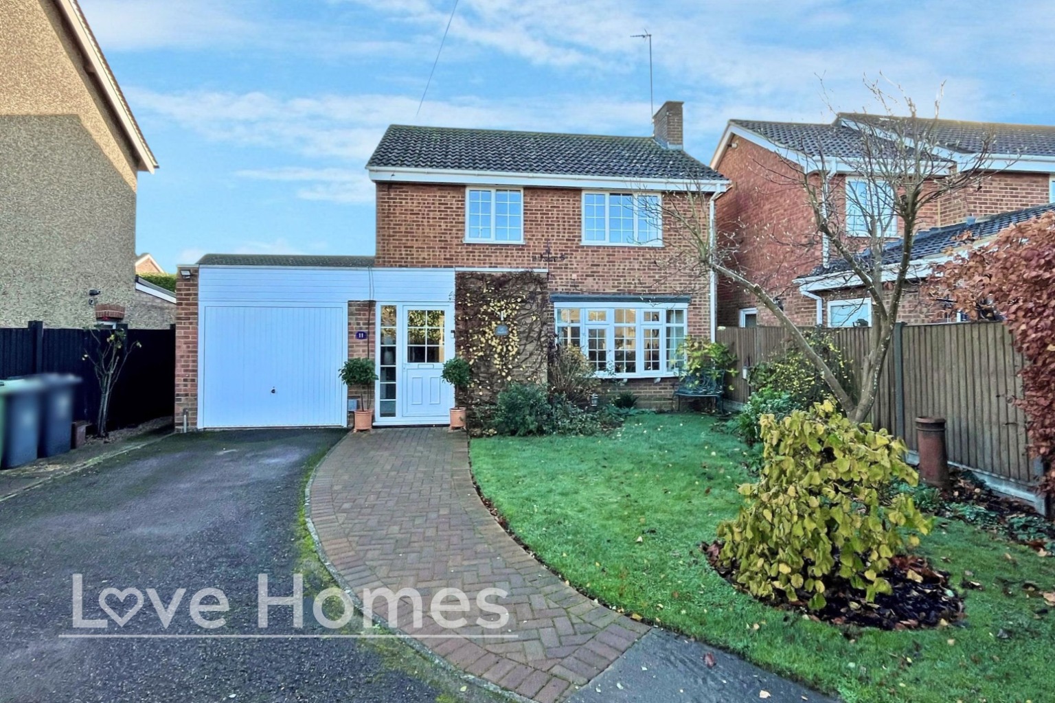 Beautifully Presented Three Bedroom Detached House with Garage and Ample Parking in Westoning