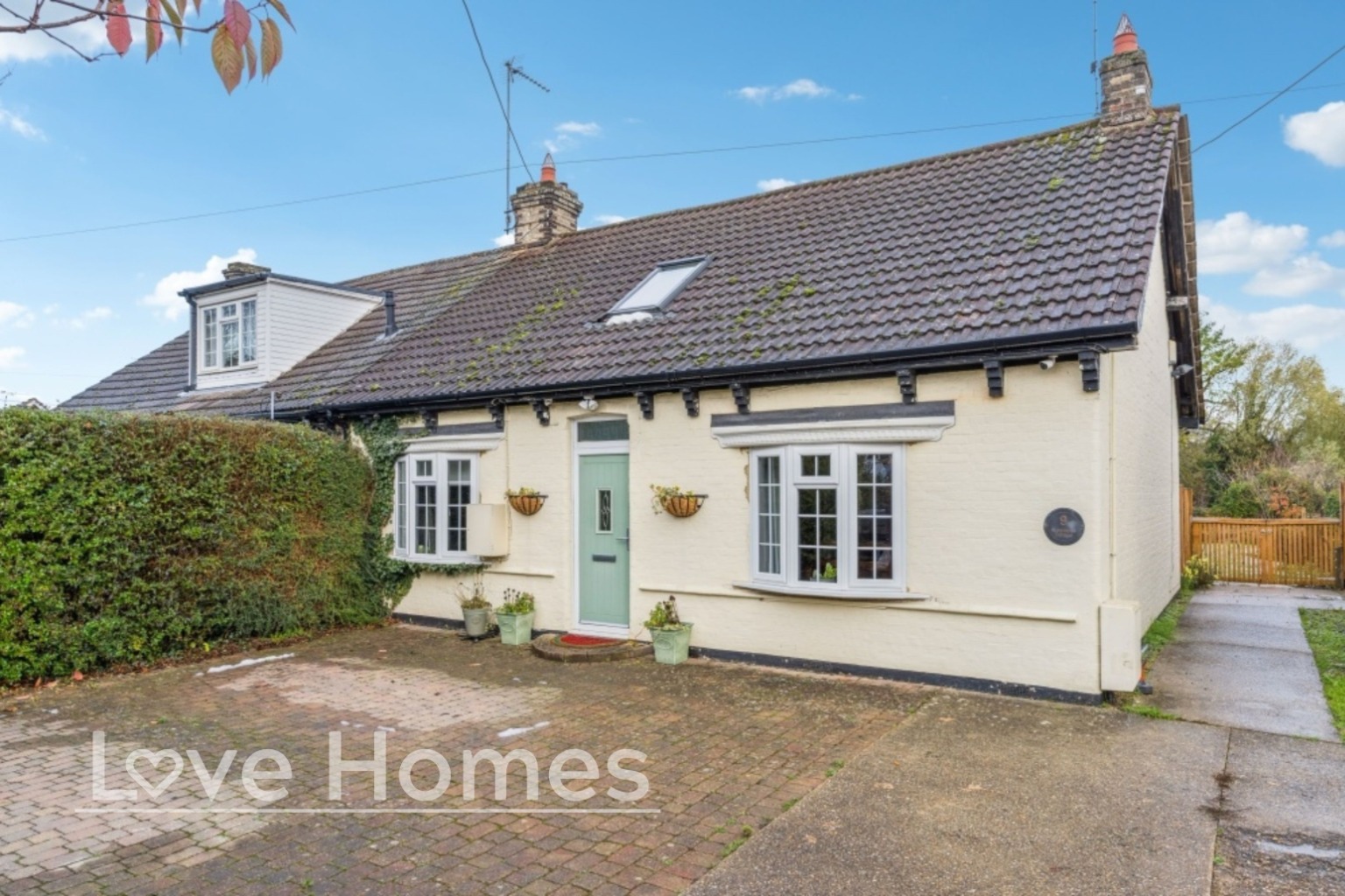 Luton Road, Chalton, LU4 9UJ