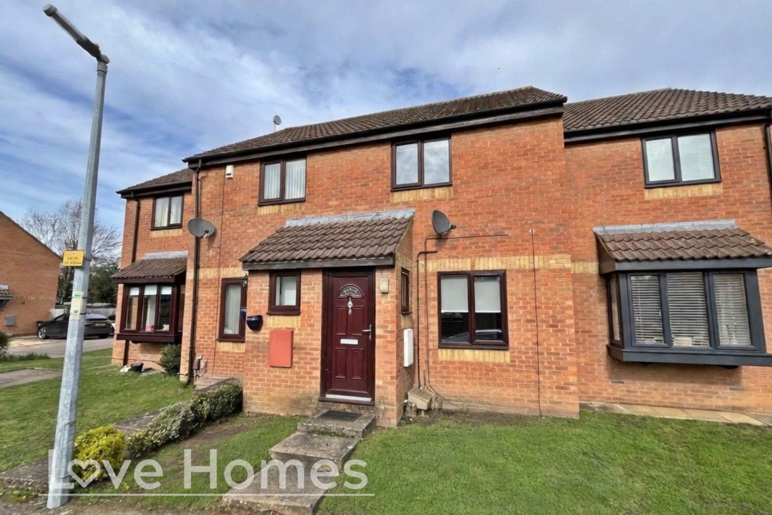 Stylish 2-Bedroom House, Hilldene Close, Flitwick - Chain Free