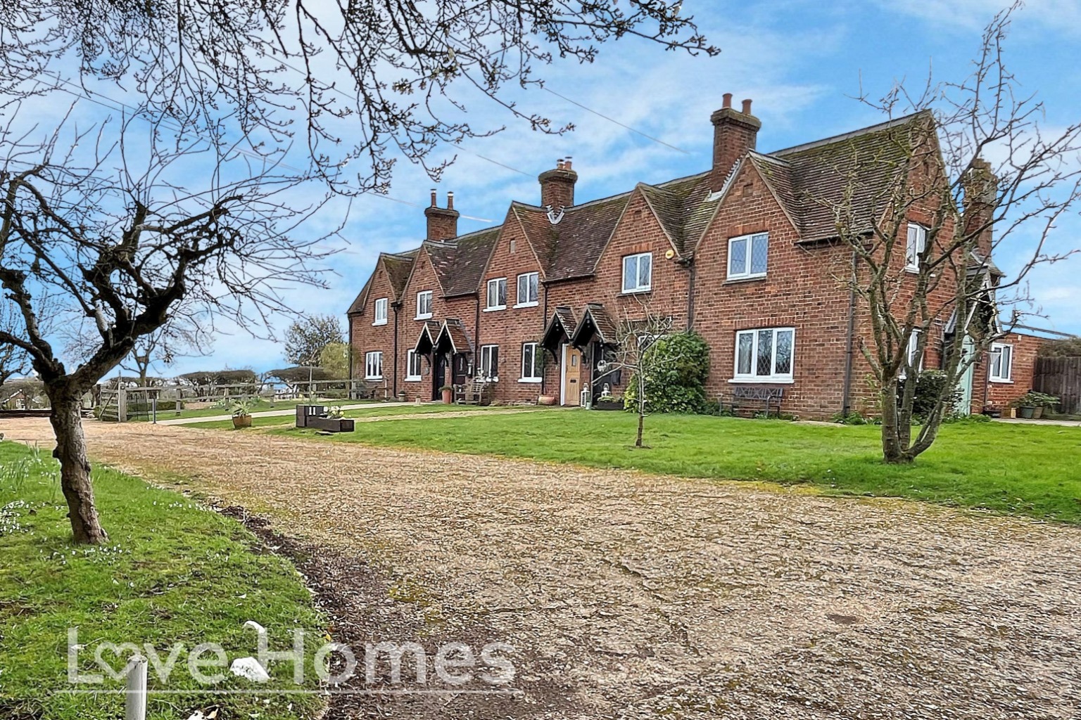 Charming 2-Bed Cottage in Exclusive Peakes End, Steppingley