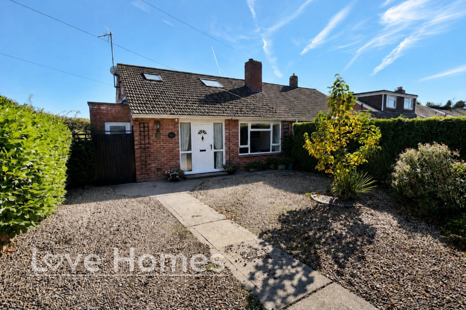 Well Presented Chalet Bungalow with Rural Views in Flitwick