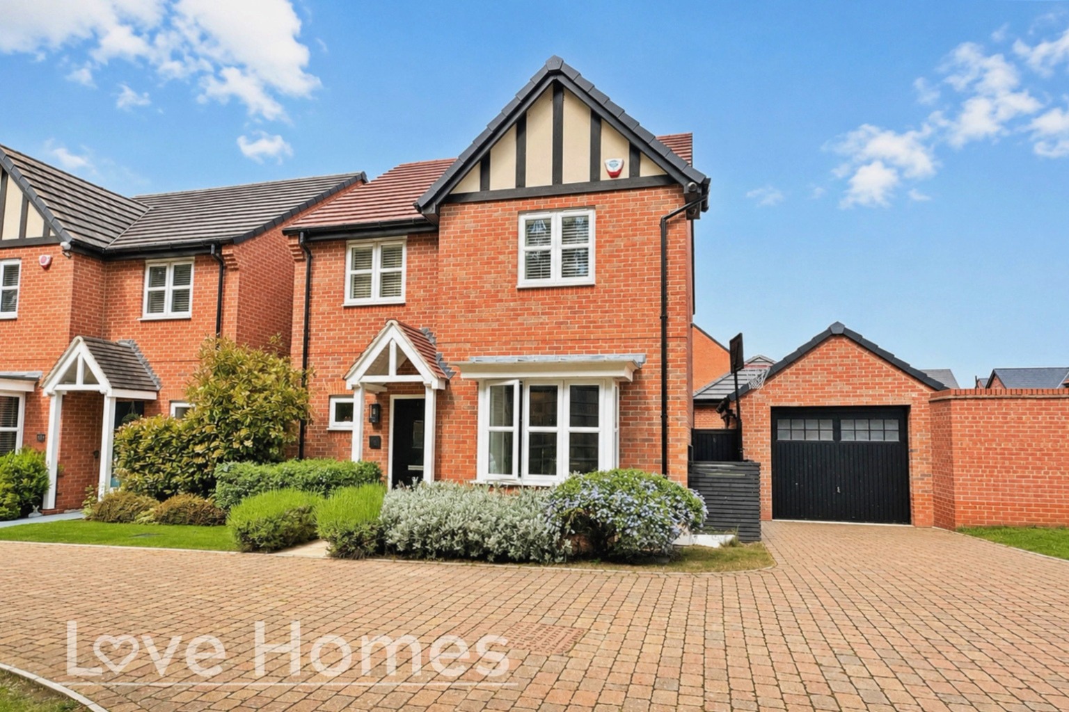Detached House with Garage and Ample Parking In Ampthill Detached House with Garage and Ample Parking In Ampthill
