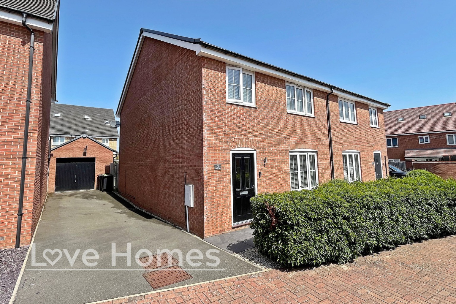 Stylish 4 Bedroom Family Home in Flitwick