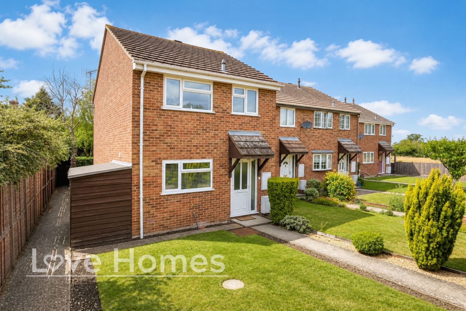 Well Presented Three Bedroom House In Wilstead. Cul De Sac Location And No Upper Chain