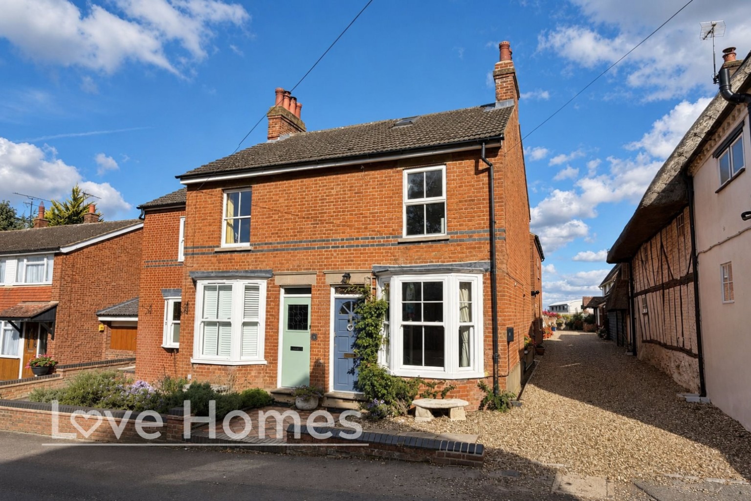 Charming 3 Bed House in Tebworth with Impressive Kitchen/Diner